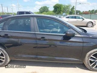 2025 Volkswagen Jetta SE z VIN 3VW7X7BU5SM016937, wystawiony jako IAAI lot #42416412 z przebiegiem 10 385 mil mil oraz . Historia ofert i sprzedaży dostępna na DreamBid. Obrazek 13.