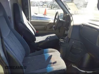 2004 Chevrolet Astro Cargo with VIN 1GCDM19X74B102658, listed as a IAAI auction lot 42007670 with 252,535 mi miles. Bid and sale history available at carsss.com. Image 5.