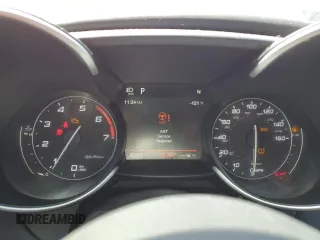 2018 Alfa Romeo Giulia Ti Sport с VIN ZARFAECN1J7567599, выставлен на аукционе Copart как лот 56204755 с пробегом 63 397 миль миль и Списание • Salvage title. История ставок и продаж доступна на DreamBid. Изображение 9.