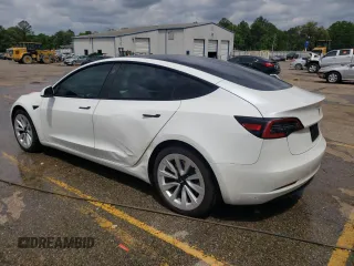 2021 Tesla Model 3 Long Range z VIN 5YJ3E1EB7MF055714, wystawiony jako Copart lot #54527535 z przebiegiem 69 321 mil mil oraz Szkoda całkowita • Salvage title. Historia ofert i sprzedaży dostępna na DreamBid. Obrazek 2.