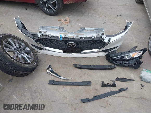 2024 Mazda 3 S with VIN 3MZBPAAM2RM427070, listed as a IAAI auction lot 41332154 with 6,689 mi miles and . Bid and sale history available at DreamBid. Image 12.