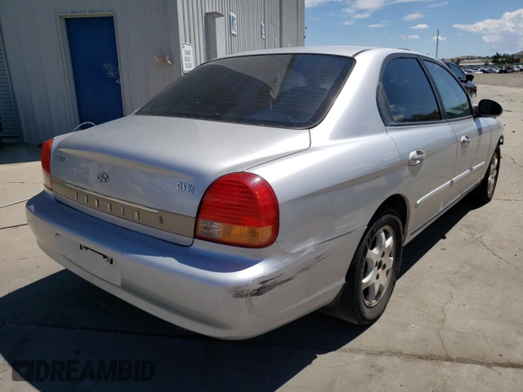2001 Hyundai Sonata GLS with VIN KMHWF35V81A392523, listed as a Copart auction lot 74584334 with 174,597 mi miles and Salvage Title. Bid and sale history available at carsss.com. Image 3.