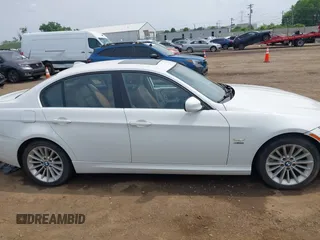 2011 BMW 3 Series 335i xDrive z VIN WBAPL5C55BA920128, wystawiony jako IAAI lot #42473523 z przebiegiem 96 481 mil mil oraz . Historia ofert i sprzedaży dostępna na DreamBid. Obrazek 14.