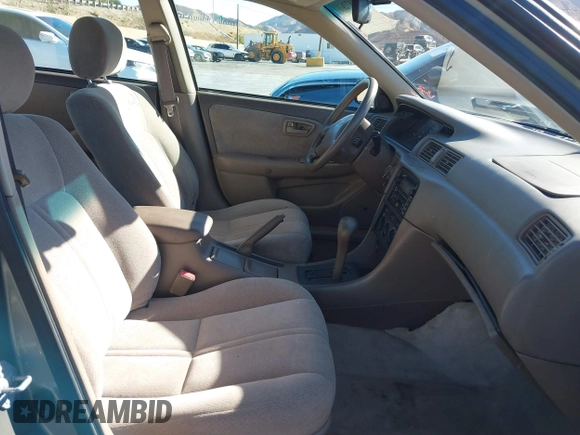 2001 Toyota Camry LE z VIN 4T1BF22KX1U125188, wystawiony jako IAAI lot #41407266 z przebiegiem 215 254 mil mil oraz . Historia ofert i sprzedaży dostępna na DreamBid. Obrazek 5.