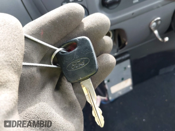 2000 Ford F-150 XL с VIN 1FTRF18L2YNA83696, выставлен на аукционе IAAI как лот 42047463 с пробегом Не указан миль и . История ставок и продаж доступна на DreamBid. Изображение 11.