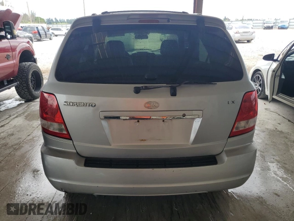 2005 Kia Sorento LX z VIN KNDJC733855449656, wystawiony jako Copart lot #52234685 z przebiegiem 114 398 mil mil oraz Szkoda całkowita • Salvage title. Historia ofert i sprzedaży dostępna na DreamBid. Obrazek 6.