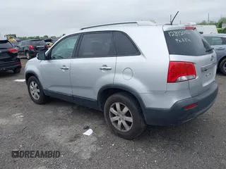 2011 Kia Sorento LX with VIN 5XYKTDA12BG059031, listed as a IAAI auction lot 42194720 with 220,000 mi miles. Bid and sale history available at carsss.com. Image 3.