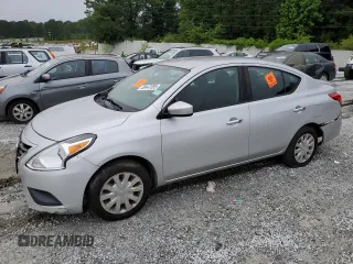 2018 Nissan Versa S Plus z VIN 3N1CN7APXJL833038, wystawiony jako Copart lot #58447095 z przebiegiem 125 848 mil mil oraz Czysty tytuł • Clean title. Historia ofert i sprzedaży dostępna na DreamBid. Obrazek 1.