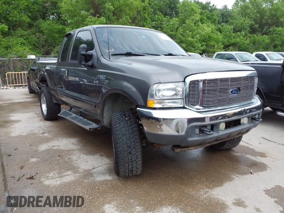2003 Ford Super Duty F-250 XL with VIN 1FTNX21L73EB40320, listed as a IAAI auction lot 42071292 with 301,082 mi miles. Bid and sale history available at carsss.com. Image 1.