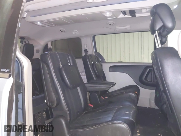 2013 Chrysler Town & Country Touring with VIN 2C4RC1BG8DR689862, listed as a IAAI auction lot 41082531 with 181,447 mi miles. Bid and sale history available at carsss.com. Image 8.