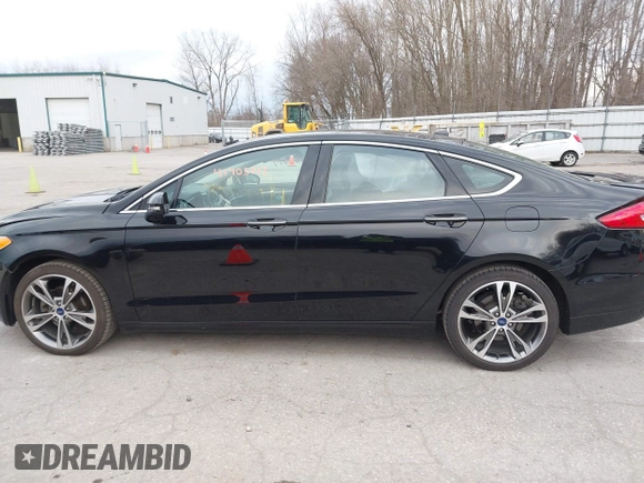 2017 Ford Fusion Titanium z VIN 3FA6P0K98HR200272, wystawiony jako IAAI lot #41905017 z przebiegiem 104 132 mil mil oraz . Historia ofert i sprzedaży dostępna na DreamBid. Obrazek 14.