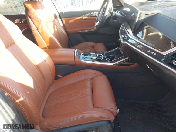 2023 BMW X7 xDrive40i with VIN 5UX23EM08P9N90606, listed as a IAAI auction lot 41692128 with 34,752 mi miles. Bid and sale history available at carsss.com. Image 5.