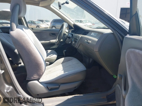 1992 Honda Civic DX z VIN 1HGEG8542NL032175, wystawiony jako IAAI lot #41852754 z przebiegiem 279 877 mil mil oraz . Historia ofert i sprzedaży dostępna na DreamBid. Obrazek 5.