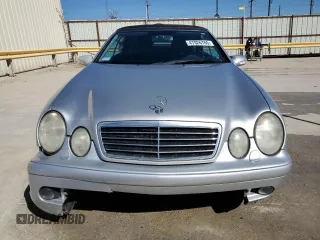 2003 Mercedes-Benz CLK 4.3L with VIN WDBLK70G13T132778, listed as a Copart auction lot 47026765 with 127,963 mi miles and Salvage Title. Bid and sale history available at carsss.com. Image 5.