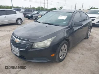2014 Chevrolet Cruze LS z VIN 1G1PA5SH7E7208234, wystawiony jako IAAI lot #42406322 z przebiegiem 171 414 mil mil oraz . Historia ofert i sprzedaży dostępna na DreamBid. Obrazek 2.