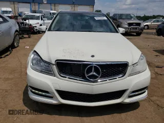 2012 Mercedes-Benz C 300 Sport z VIN WDDGF8BBXCA669679, wystawiony jako Copart lot #60493685 z przebiegiem 143 795 mil mil oraz Czysty tytuł • Clean title. Historia ofert i sprzedaży dostępna na DreamBid. Obrazek 5.