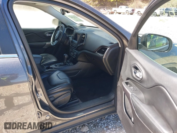 2019 Jeep Cherokee Latitude Plus with VIN 1C4PJMLB0KD191740, listed as a IAAI auction lot 41585682 with 91,755 mi miles. Bid and sale history available at carsss.com. Image 5.