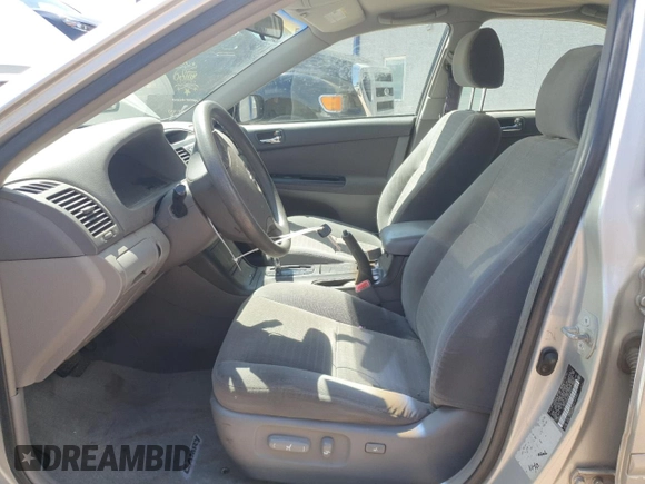 2006 Toyota Camry STD z VIN 4T1BE32K66U660454, wystawiony jako Copart lot #59991605 z przebiegiem 321 820 mil mil oraz Czysty tytuł • Clean title. Historia ofert i sprzedaży dostępna na DreamBid. Obrazek 7.