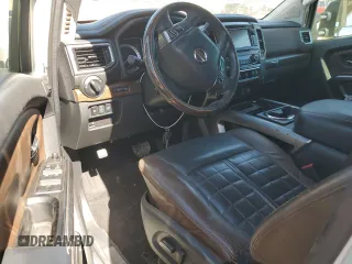 2016 Nissan Titan SL z VIN 1N6BA1F44GN514112, wystawiony jako Copart lot #48790075 z przebiegiem Nie podano mil oraz Szkoda całkowita • Salvage title. Historia ofert i sprzedaży dostępna na DreamBid. Obrazek 8.