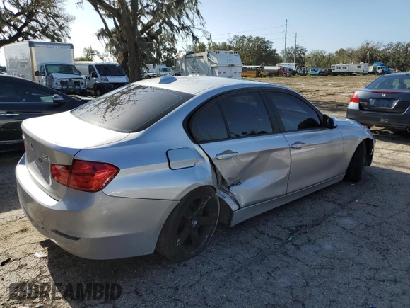 2013 BMW 3 Series 320i xDrive с VIN WBA3C3C52DF982806, выставлен на аукционе Copart как лот 54928605 с пробегом 152 923 миль миль и На запчасти • Non repairable. История ставок и продаж доступна на DreamBid. Изображение 3.