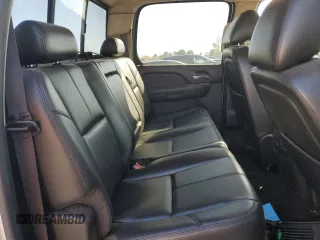 2011 GMC Sierra 2500HD SLT с VIN 1GT121C8XBF145553, выставлен на аукционе Copart как лот 77220804 с пробегом 414 257 миль миль и Списание • Salvage title. История ставок и продаж доступна на DreamBid. Изображение 10.
