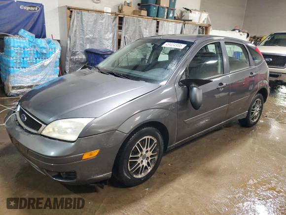 2005 Ford Focus S with VIN 3FAFP37N05R120564, listed as a Copart auction lot 49404935 with 102,254 mi miles and Salvage Title. Bid and sale history available at carsss.com. Image 1.