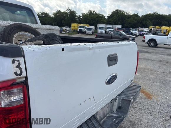 2011 Ford F-250 XL z VIN 1FT7W2B64BEC17079, wystawiony jako IAAI lot #42890662 z przebiegiem 106 522 mil mil oraz . Historia ofert i sprzedaży dostępna na DreamBid. Obrazek 30.