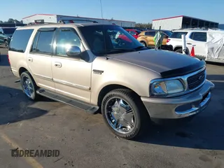 1998 Ford Expedition XLT with VIN 1FMRU1767WLB62397, listed as a IAAI auction lot 41340980 with 141,327 mi miles. Bid and sale history available at carsss.com. Image 1.