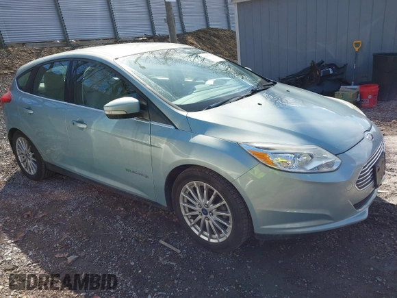 2013 Ford Focus Electric z VIN 1FADP3R49DL217920, wystawiony jako IAAI lot #41875577 z przebiegiem 83 866 mil mil oraz . Historia ofert i sprzedaży dostępna na DreamBid. Obrazek 1.