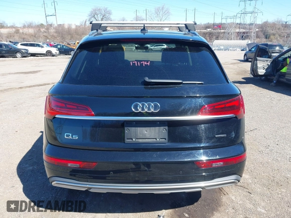2021 Audi Q5 Premium Plus with VIN WA1BAAFY0M2018978, listed as a IAAI auction lot 41827330 with 72,730 mi miles. Bid and sale history available at carsss.com. Image 17.