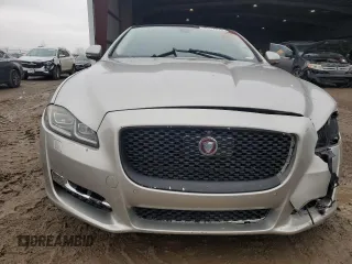 2017 Jaguar XJ with VIN SAJWJ2GD1H8W04196, listed as a Copart auction lot 42312835 with 0 mi miles and Clean Title. Bid and sale history available at carsss.com. Image 5.