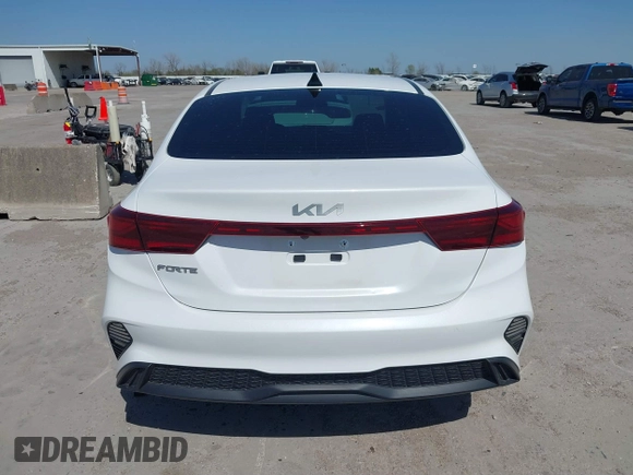 2022 Kia Forte LXS z VIN 3KPF24AD2NE425621, wystawiony jako IAAI lot #41865432 z przebiegiem 14 245 mil mil oraz . Historia ofert i sprzedaży dostępna na DreamBid. Obrazek 16.