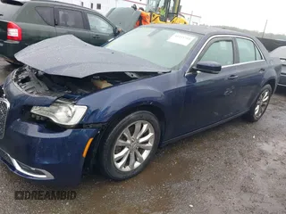 2016 Chrysler 300 Limited z VIN 2C3CCARG5GH334805, wystawiony jako IAAI lot #42355710 z przebiegiem 43 890 mil mil oraz . Historia ofert i sprzedaży dostępna na DreamBid. Obrazek 17.