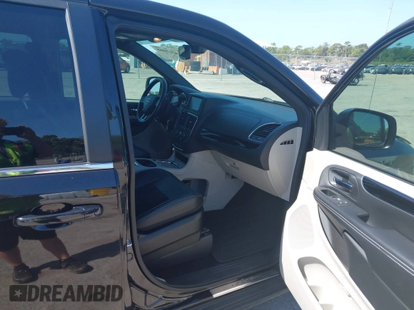 2019 Dodge Grand Caravan SXT with VIN 2C4RDGCG5KR739144, listed as a IAAI auction lot 42175888 with 43,577 mi miles and . Bid and sale history available at DreamBid. Image 5.