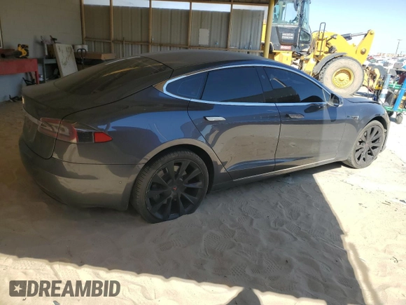 2017 Tesla Model S 60 z VIN 5YJSA1E18HF192715, wystawiony jako Copart lot #56851225 z przebiegiem 103 231 mil mil oraz Szkoda całkowita • Salvage title. Historia ofert i sprzedaży dostępna na DreamBid. Obrazek 3.