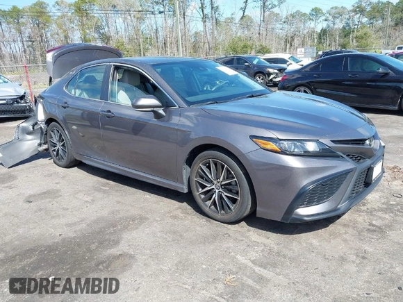 2023 Toyota Camry SE z VIN 4T1G11BK8PU080789, wystawiony jako IAAI lot #41706858 z przebiegiem 48 052 mil mil oraz . Historia ofert i sprzedaży dostępna na DreamBid. Obrazek 1.