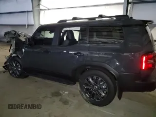 2025 Toyota Land Cruiser 1958 Edition z VIN JTEABFAJ9S5009516, wystawiony jako Copart lot #84344374 z przebiegiem 45 mil mil oraz Szkoda całkowita • Salvage title. Historia ofert i sprzedaży dostępna na DreamBid. Obrazek 2.