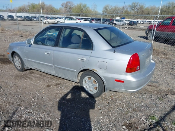 2005 Hyundai Accent GLS z VIN KMHCG45C25U623618, wystawiony jako IAAI lot #42140996 z przebiegiem 184 852 mil mil oraz . Historia ofert i sprzedaży dostępna na DreamBid. Obrazek 3.