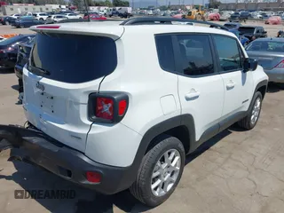 2022 Jeep Renegade Latitude with VIN ZACNJDB14NPN69500, listed as a IAAI auction lot 42478288 with 30,747 mi miles and . Bid and sale history available at DreamBid. Image 4.