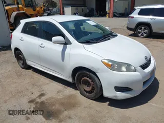 2009 Toyota Matrix z VIN 2T1KU40E69C076728, wystawiony jako IAAI lot #42324501 z przebiegiem 181 804 mil mil oraz . Historia ofert i sprzedaży dostępna na DreamBid. Obrazek 1.