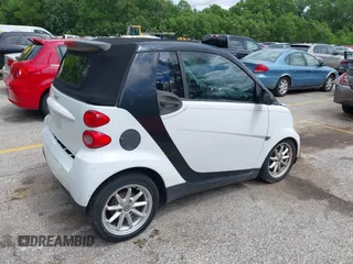 2009 Smart fortwo Passion z VIN WMEEK31X79K210918, wystawiony jako IAAI lot #42316213 z przebiegiem 99 667 mil mil oraz . Historia ofert i sprzedaży dostępna na DreamBid. Obrazek 4.