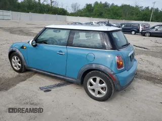 2010 MINI Hardtop z VIN WMWMF3C55ATZ21524, wystawiony jako Copart lot #57141035 z przebiegiem 155 043 mil mil oraz Nie do naprawy • Non repairable. Historia ofert i sprzedaży dostępna na DreamBid. Obrazek 2.