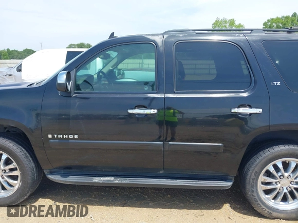 2007 Chevrolet Tahoe LT z VIN 1GNFC13J47J380225, wystawiony jako IAAI lot #42098510 z przebiegiem 248 352 mil mil oraz . Historia ofert i sprzedaży dostępna na DreamBid. Obrazek 14.