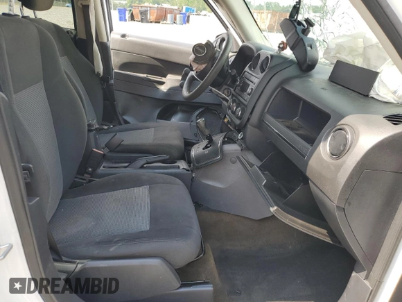2016 Jeep Patriot Sport z VIN 1C4NJPBB4GD748294, wystawiony jako Copart lot #62569595 z przebiegiem 143 919 mil mil oraz Szkoda całkowita • Salvage title. Historia ofert i sprzedaży dostępna na DreamBid. Obrazek 7.