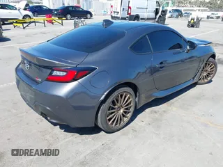 2023 Toyota 86 z VIN JF1ZNBC11P8766474, wystawiony jako IAAI lot #42215516 z przebiegiem 5 708 mil mil oraz . Historia ofert i sprzedaży dostępna na DreamBid. Obrazek 4.