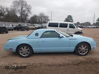 2003 Ford Thunderbird Deluxe z VIN 1FAHP60A53Y101461, wystawiony jako IAAI lot #41797831 z przebiegiem 64 760 mil mil oraz . Historia ofert i sprzedaży dostępna na DreamBid. Obrazek 14.