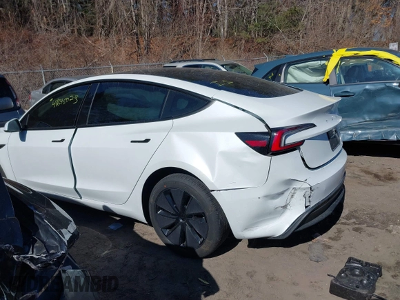 2025 Tesla Model 3 Long Range with VIN 5YJ3E1EB4SF914979, listed as a IAAI auction lot 41695023 with 2,263 mi miles and . Bid and sale history available at DreamBid. Image 13.