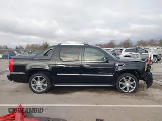 2008 Cadillac Escalade EXT z VIN 3GYFK62898G267066, wystawiony jako IAAI lot #41838226 z przebiegiem 115 559 mil mil oraz . Historia ofert i sprzedaży dostępna na DreamBid. Obrazek 13.