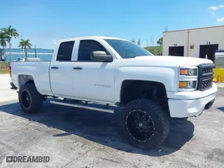2015 Chevrolet Silverado 1500 LS with VIN 1GCRCPEC6FZ261955, listed as a IAAI auction lot 42051608 with 190,398 mi miles. Bid and sale history available at carsss.com. Image 1.