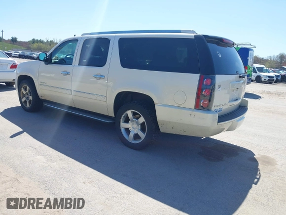 2013 GMC Yukon XL Denali with VIN 1GKS2MEF8DR121386, listed as a IAAI auction lot 42088855 with 174,677 mi miles. Bid and sale history available at carsss.com. Image 3.